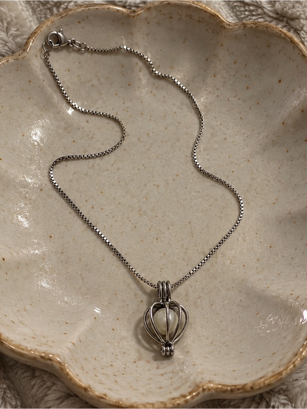 Silver heart cage white pearl necklace